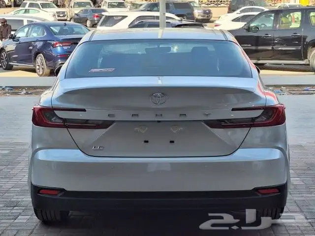 تويوتا كامري LE بنزين 2025 3
