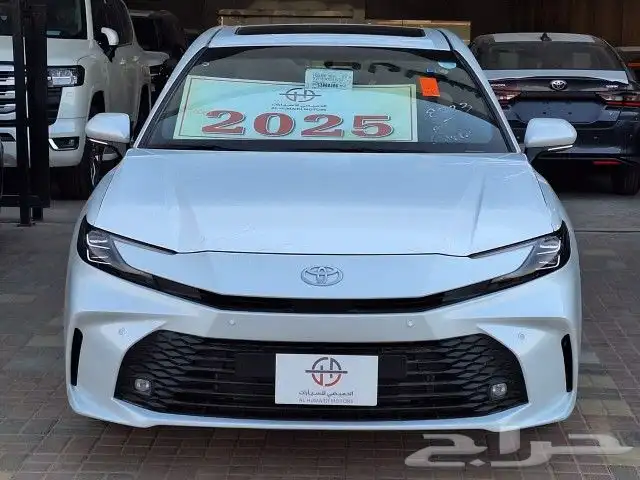 تويوتا كامري LE بنزين 2025 1