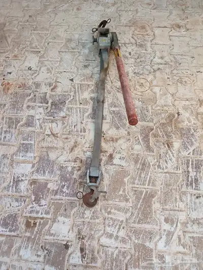للبيع رافعة .. ونش سحب .. مقصات كيابل 20