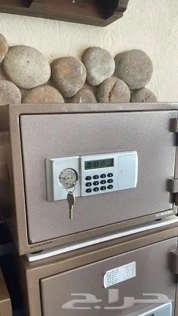 خزنة نقود ( توصيل مجانا ) 24