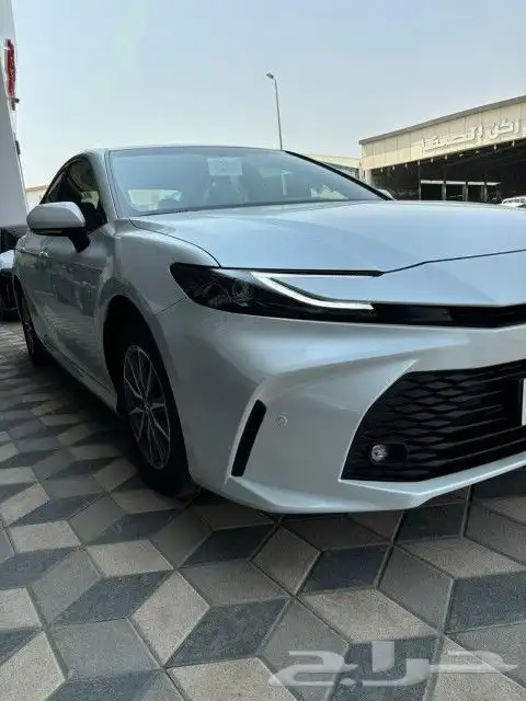 تويوتا كامري E 2025 1