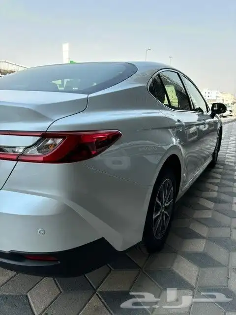 تويوتا كامري E 2025 3