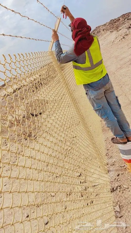 نسعئ للتطوير في مجال الانشاءات والمقاولات بصناعة السياج وترك 5