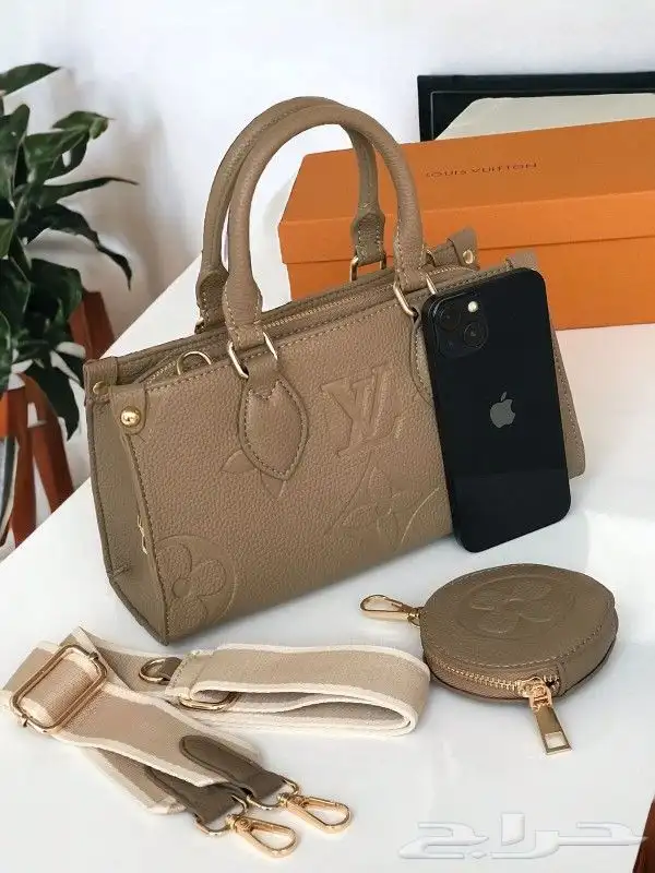 شنط مدرسية وجامعية ماركات وشوزات رجالي ونسائي أقل الأسعار 28