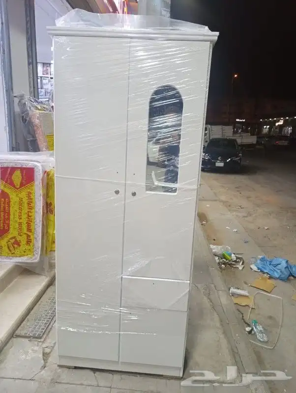 يوجد لدينا جميع الدواليب الخشب والحديد وجميع السراير 1