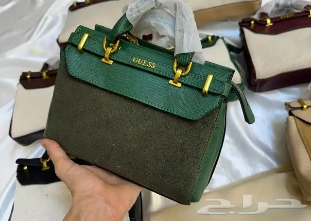 شنط مدرسية وجامعية ماركات وشوزات رجالي ونسائي أقل الأسعار 45