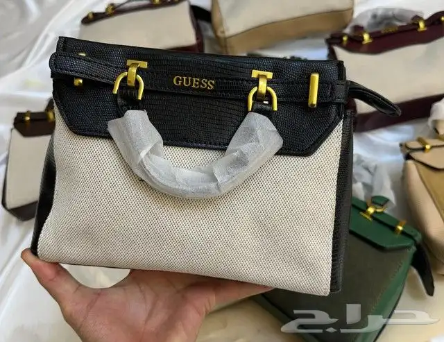 شنط مدرسية وجامعية ماركات وشوزات رجالي ونسائي أقل الأسعار 46