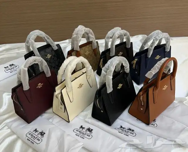 شنط مدرسية وجامعية ماركات وشوزات رجالي ونسائي أقل الأسعار 44