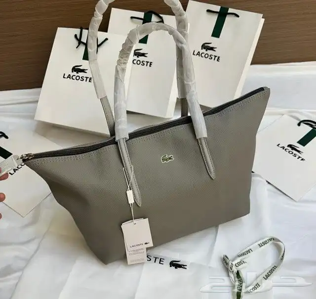 شنط مدرسية وجامعية ماركات وشوزات رجالي ونسائي أقل الأسعار 12