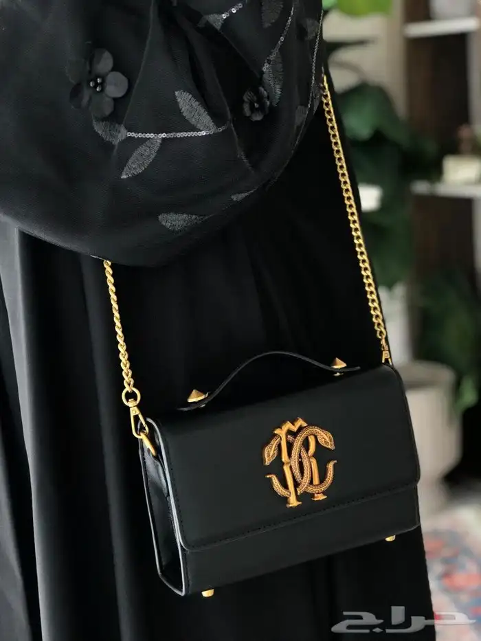 شنط مدرسية وجامعية ماركات وشوزات رجالي ونسائي أقل الأسعار 37
