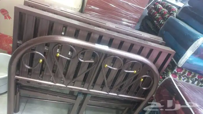 يوجد لدينا جميع الدواليب الخشب والحديد وجميع السراير 3