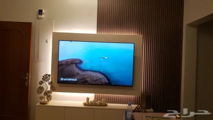 طاولة تلفزيون مع خلفيه شاشه مع بديل الخشب مع الاناره 3