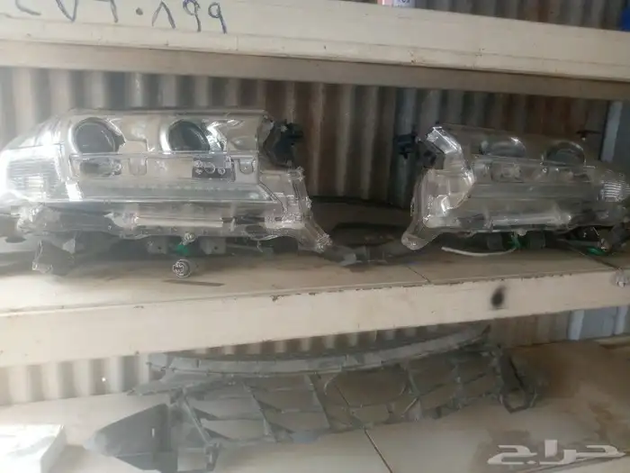 يتوفر لدينا شمعات اماميه جيب لاندكروزر 2020 2