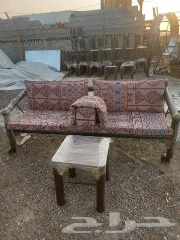 طاولات وكراسي 3