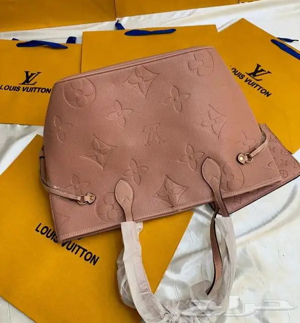شنط جامعه وشنط مدارس سلة College bags and school bags  suita 21
