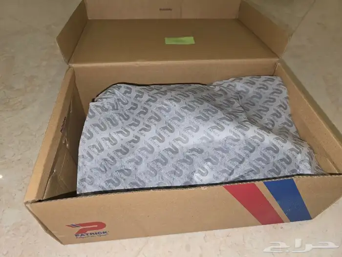 للبيع حذاء رياضي أصلي جديد باتريك 3