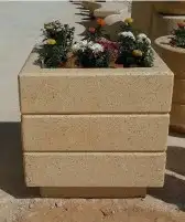 حواجز خرسانيه وقواعد اعمده ومناهل ومستلزمات حدائق 45