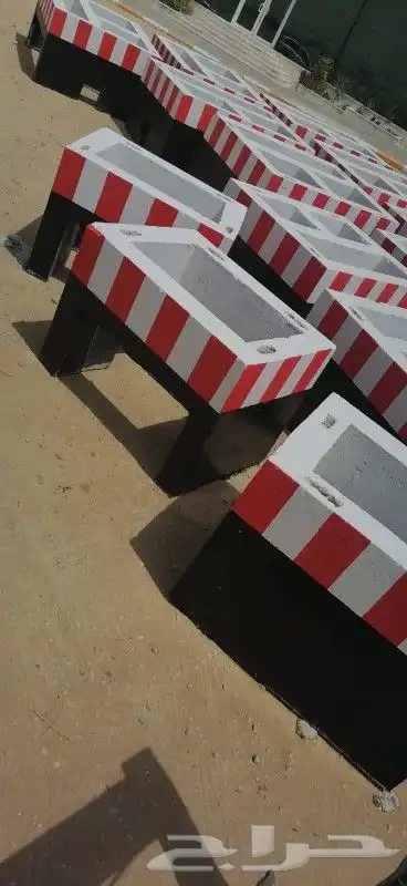 حواجز خرسانيه وقواعد اعمده ومناهل ومستلزمات حدائق 46