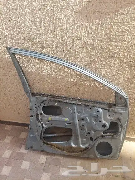 باب السواق كورلا موديل 2005 للبيع 4