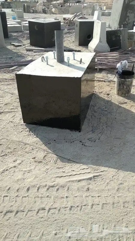 حواجز خرسانيه وقواعد اعمده ومناهل ومستلزمات حدائق 21