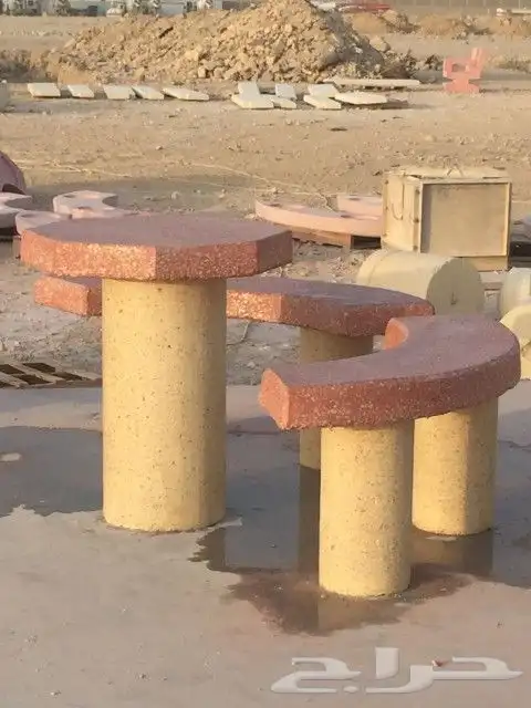 حواجز خرسانيه وقواعد اعمده ومناهل ومستلزمات حدائق 29