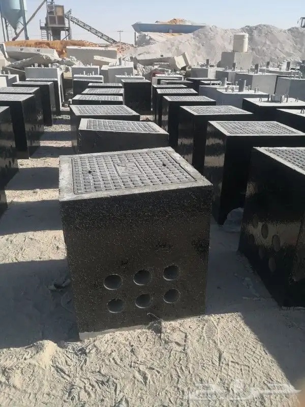 حواجز خرسانيه وقواعد اعمده ومناهل ومستلزمات حدائق 39