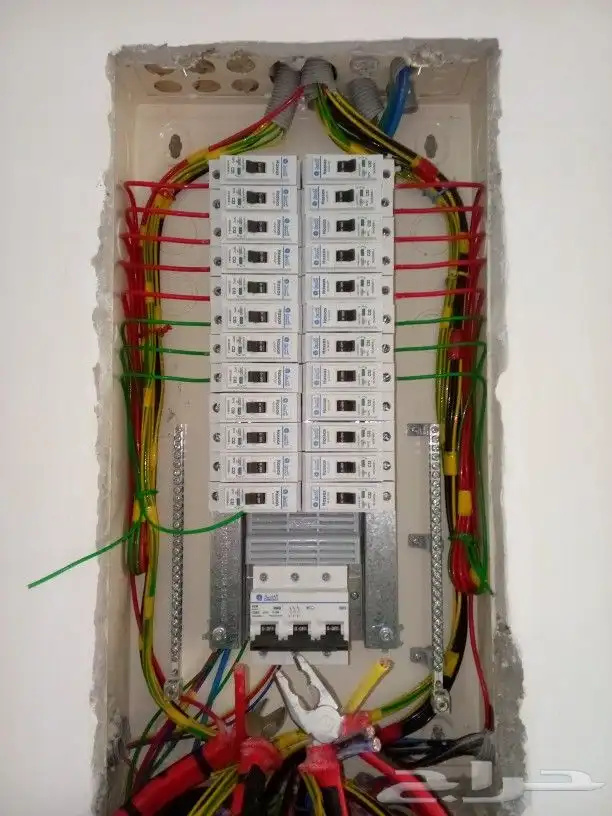 السلام عليكم أنا زاهد كهربائي مباني باكستاني ومهندس مباني. أ 0