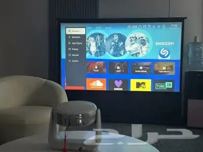 بروجكتر مع بطاريه ومواصفات عاليه 0