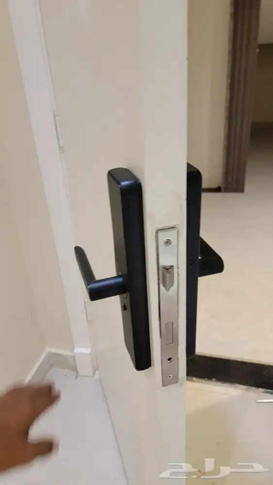 قفل باب ذكي الصناعة صيني الون اسود ضمان سنتين يركب على الحد 0