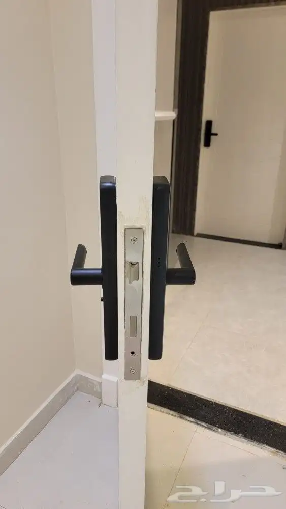 قفل باب ذكي الصناعة صيني الون اسود ضمان سنتين يركب على الحد 8