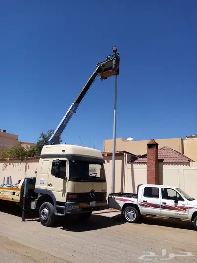 سطحة ونش لتركيب اللوحات واعمده الاناره ونقل السيارات إلى جمي 0