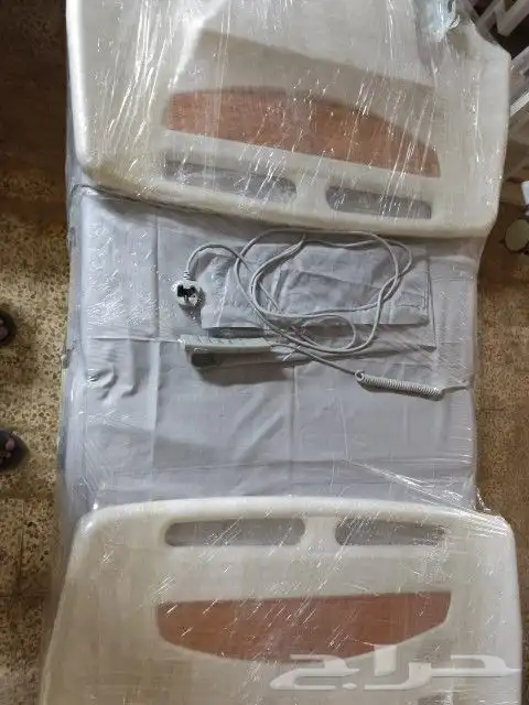 سرير طبي كهربائي فرشه معا المرتبه 4حركات 8