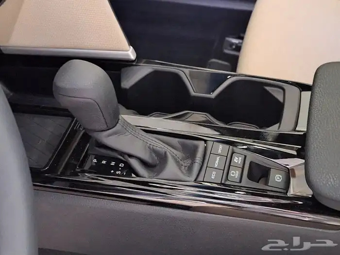 تويوتا كامرى اى بلس هايبرد 2025 5