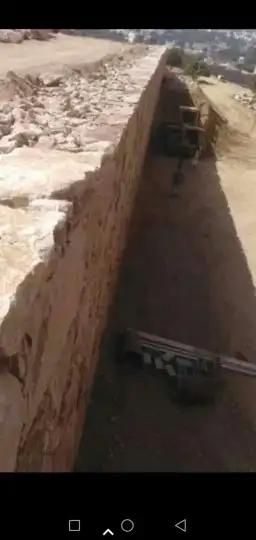 بوكلين لبناء الحجر وقص الأراضي والحفر والهدم 24