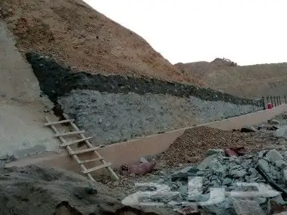 بوكلين لبناء الحجر وقص الأراضي والحفر والهدم 11