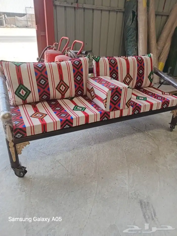 كراسي وطاولات 3