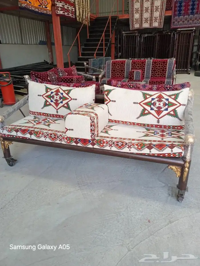 كراسي وطاولات 0