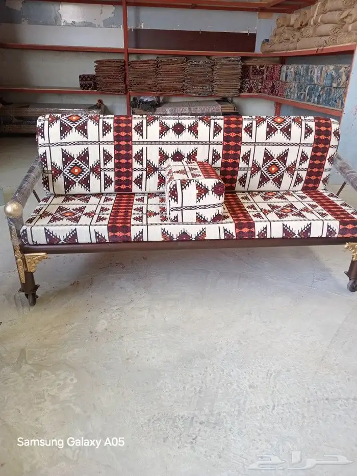 كراسي وطاولات 2