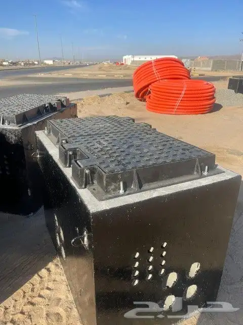 حواجز خرسانيه وقواعد اعمده ومناهل ومستلزمات حدائق 35