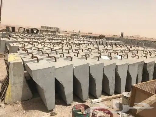 حواجز خرسانيه وقواعد اعمده ومناهل ومستلزمات حدائق 6
