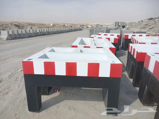حواجز خرسانيه وقواعد اعمده ومناهل ومستلزمات حدائق 10