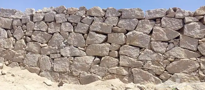 معلم حجر 2