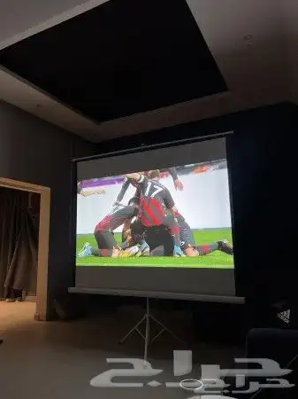 ايجار بروجكتر و شاشه عرض بستاند متنقلة وضوح عالي full hd 55 3