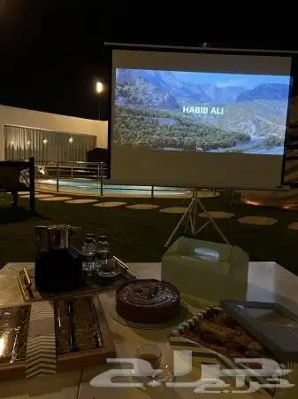 ايجار بروجكتر و شاشه عرض بستاند متنقلة وضوح عالي full hd 55 0