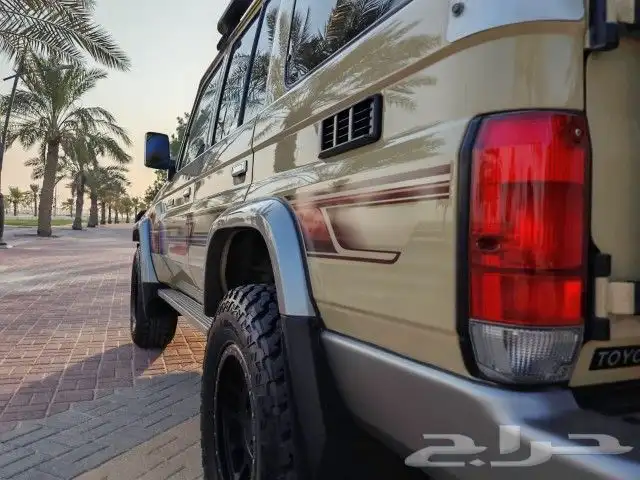 جيب مقفص Lc76 بيج 4 أبواب 8 سلندر ديزل تيربو 8
