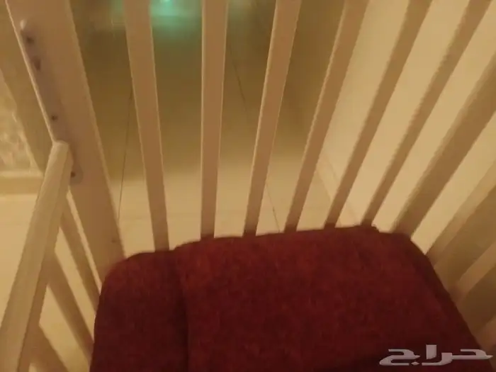 سرير اطفال خشب بعجلات بمرتبة 2