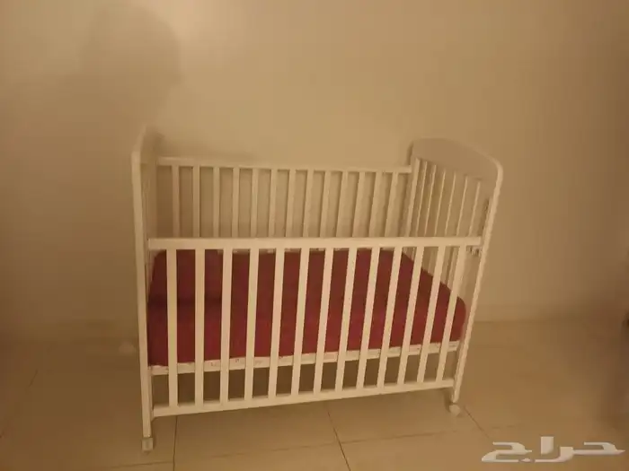 سرير اطفال خشب بعجلات بمرتبة 0