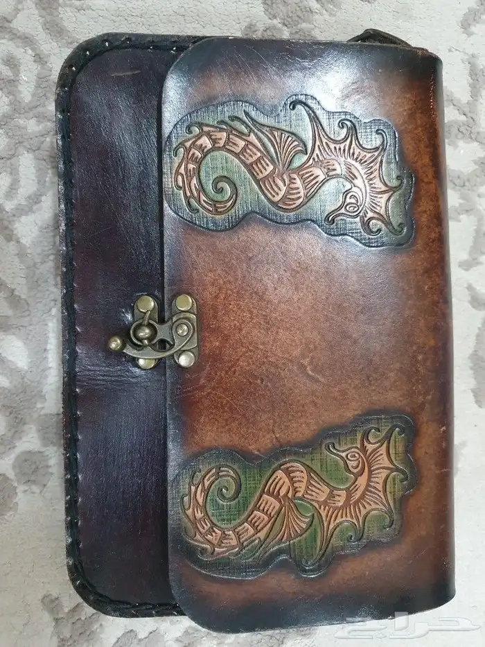 شنطه نسائيه مميزه مصنوعه من الجلد شبه جديده 2