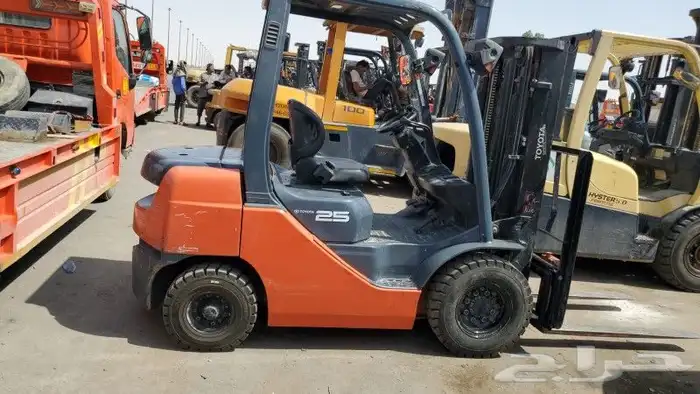 رافعه شوكيه تحميل وتنزيل للتأجير مشاوي بجميع الاطنان10طن3طن 5