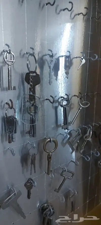 دولاب مفاتيح الالمنيوم الاصفر قديم 3